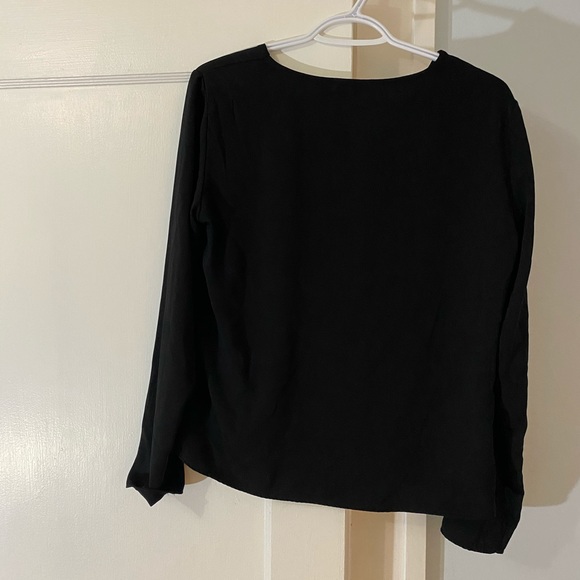 Black V-neck - Picture 4 of 4